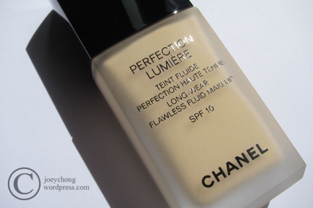 CHANEL DOUBLE PERFECTION LUMIERE Long-Wear Flawless Sunscreen Powder Makeup