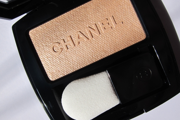 Chanel Poudre Lumière Nacrée Shimmer Glow Powder - 2