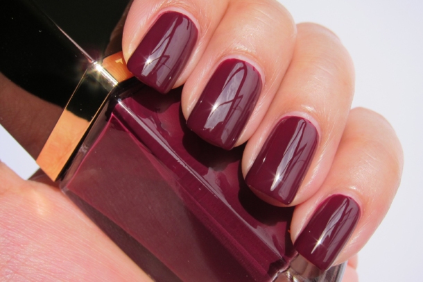 Tom Ford Nail Lacquer In 09 Plum Noir (6)